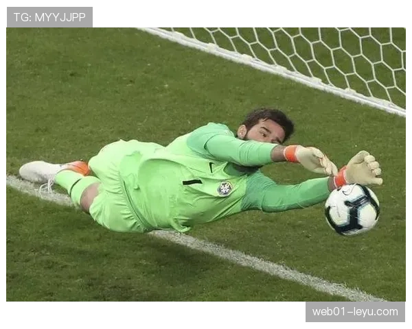 阿利松指挥防线表现惊艳，助球队稳守城门