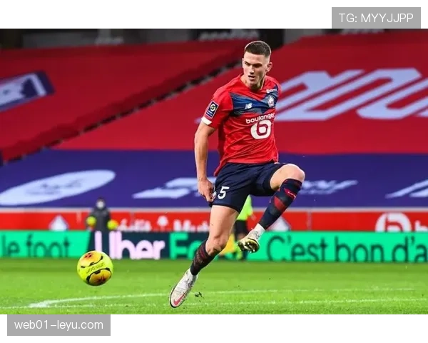 博特曼崭露头角:英超新秀以沉稳气质彰显强劲实力 博特曼崭露头角:英超新秀以沉稳气质彰显强劲实力