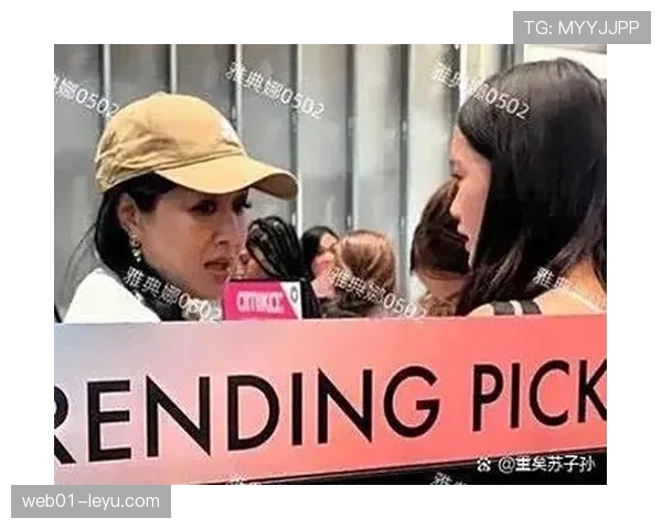 足球明星私生活揭秘：光环之下，宠爱与烦恼交织的真实人生