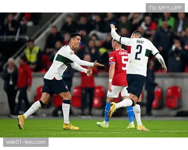 莱奥强强对话：共绘未来足球交锋与合作新图景