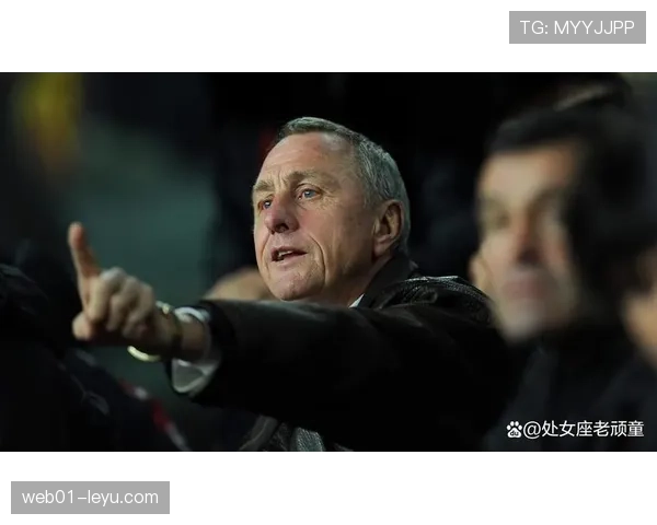 克鲁伊夫与马拉多纳:传奇交汇时代的足球对决 克鲁伊夫与马拉多纳:传奇交汇时代的足球对决