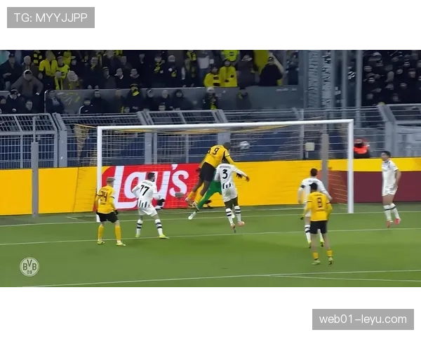 多特蒙德防线屡遭打穿,全队站位混乱成防守顽疾 多特蒙德防线屡遭打穿,全队站位混乱成防守顽疾