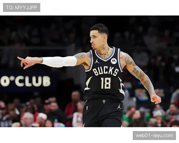 库兹马无球跑动效率提升，拉开空间改变进攻结构