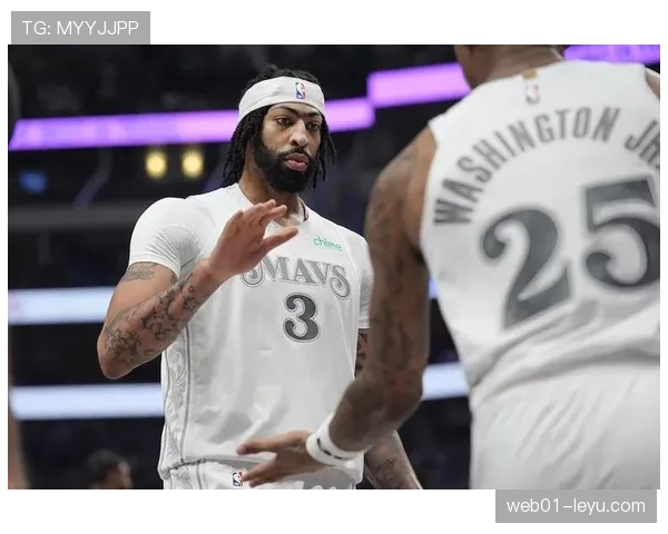 浓眉训练完直接去夜店？这自律人设有点绷不住了